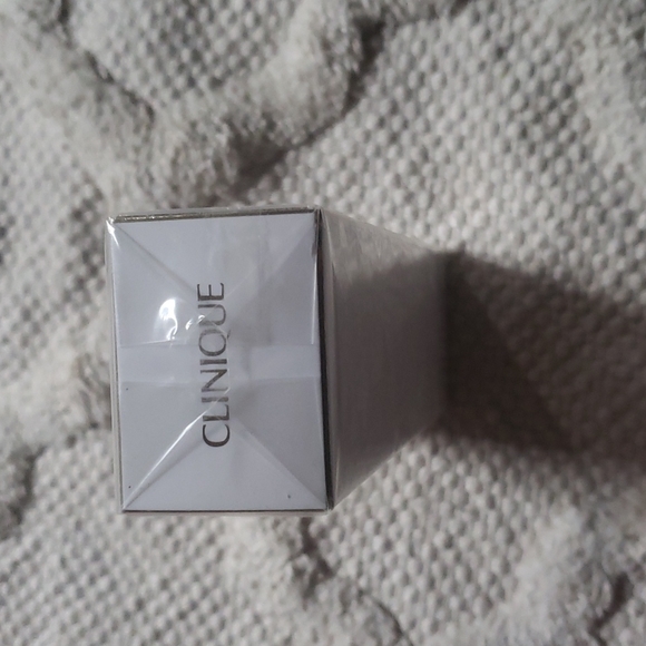 Aromatics in white clinique - Picture 2 of 2